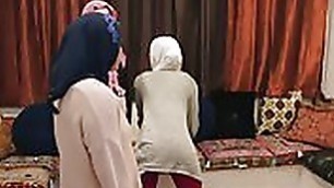 BFFS Shy Inexperienced Poonjab Girls Fuck In Their Hijabs